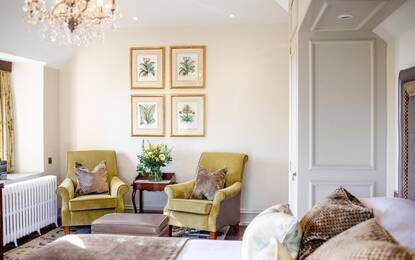 https://dg5r53r4bbz7q.cloudfront.net/media/images/properties/united-kingdom/ashford/eastwell-manor/accomodation/manor-classic/fcp__eastwell__high_res-13.webp