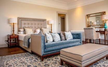 https://dg5r53r4bbz7q.cloudfront.net/media/images/properties/united-kingdom/ashford/eastwell-manor/accomodation/manor-luxe/fcp__eastwell__high_res-44.webp
