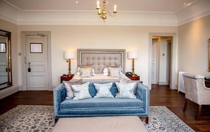 https://dg5r53r4bbz7q.cloudfront.net/media/images/properties/united-kingdom/ashford/eastwell-manor/accomodation/manor-luxe/fcp__eastwell__high_res-48.webp