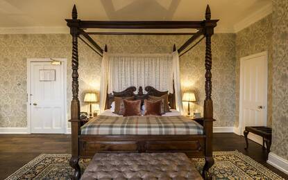 https://dg5r53r4bbz7q.cloudfront.net/media/images/properties/united-kingdom/ashford/eastwell-manor/accomodation/manor-suite/img_2580_rt.webp