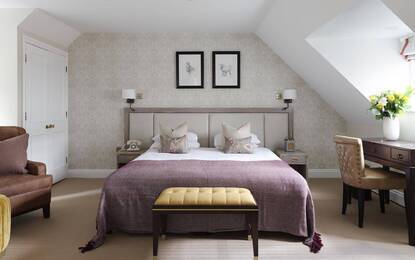 https://dg5r53r4bbz7q.cloudfront.net/media/images/properties/united-kingdom/ashford/eastwell-manor/accomodation/mews-standard/eastwell_cottages_013_hires.webp