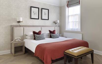 https://dg5r53r4bbz7q.cloudfront.net/media/images/properties/united-kingdom/ashford/eastwell-manor/accomodation/mews-suite/eastwell_cottages_009_hires.webp