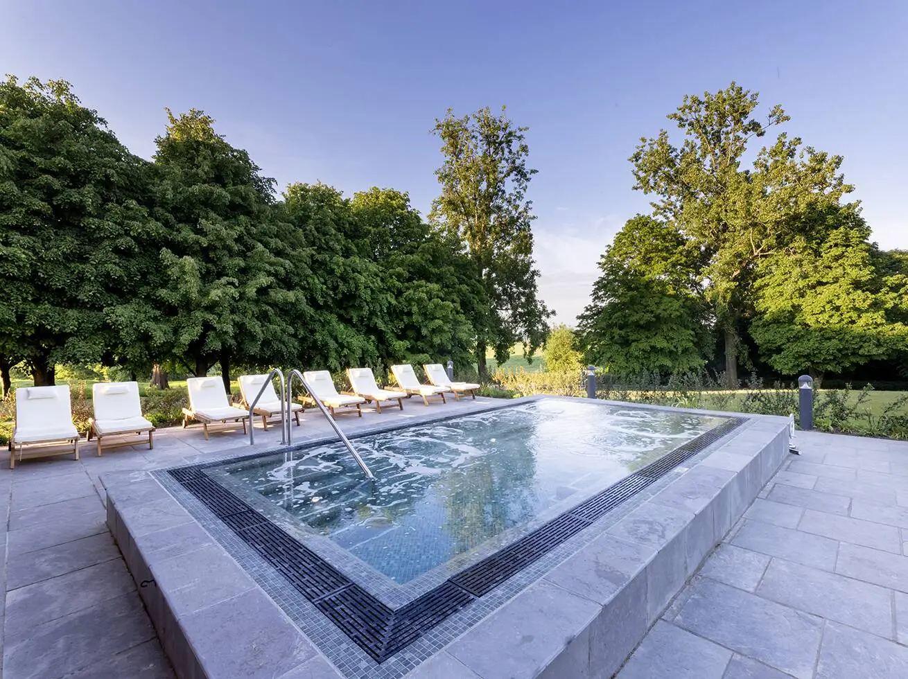 Outdoor hydro soak