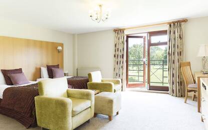 https://dg5r53r4bbz7q.cloudfront.net/media/images/properties/united-kingdom/leicester/champneys-springs/accomodation/superior/springs-bed34-superior.webp