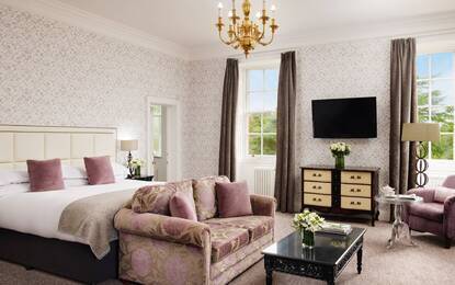 https://dg5r53r4bbz7q.cloudfront.net/media/images/properties/united-kingdom/manchester/mottram-hall/accomodation/king-junior-bedroom/kingjuniorsuitebedroom.webp
