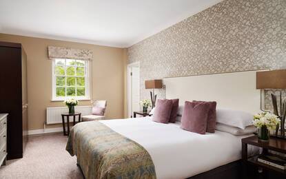 https://dg5r53r4bbz7q.cloudfront.net/media/images/properties/united-kingdom/manchester/mottram-hall/accomodation/suite-one-bedroom/suiteonebedroom.webp