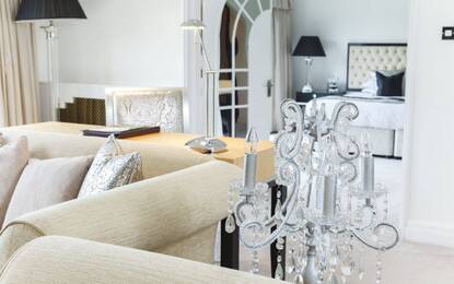 https://dg5r53r4bbz7q.cloudfront.net/media/images/properties/united-kingdom/tring/champneys-tring/accomodation/deluxe-suite/tring_deluxe_suite.webp