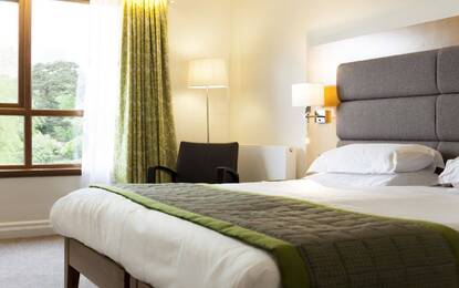 https://dg5r53r4bbz7q.cloudfront.net/media/images/properties/united-kingdom/tring/champneys-tring/accomodation/superior-room/tring_superior_room.webp